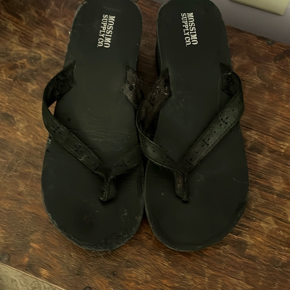 Mossimo Flip flops. Size 10